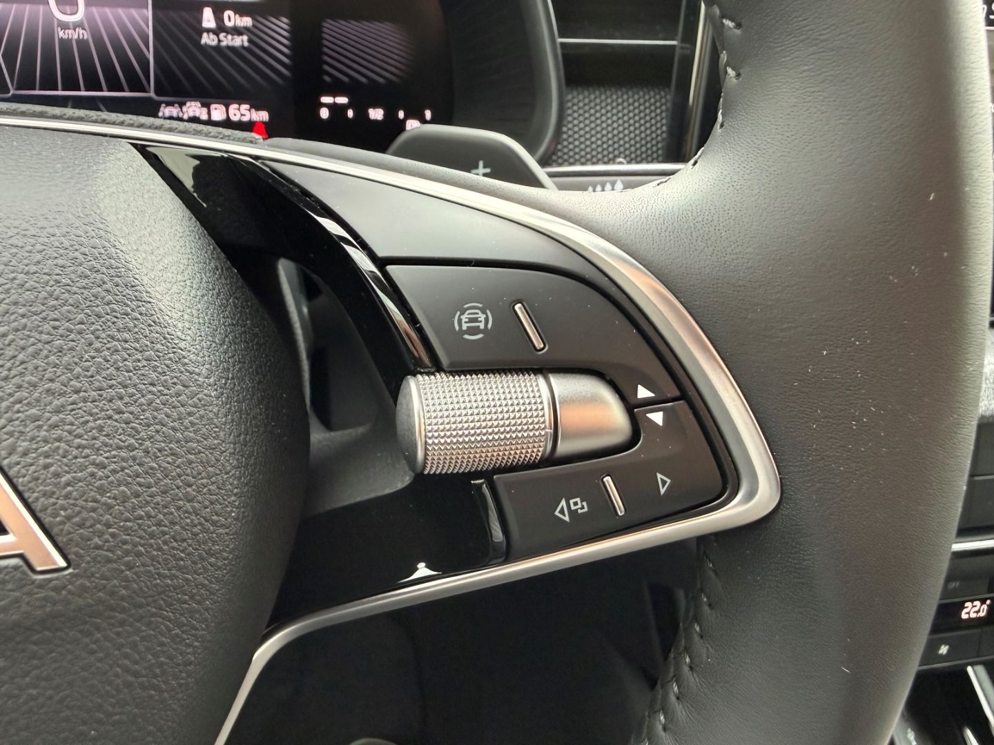 Fahrzeugabbildung SKODA Kamiq Selection el.AHK DigCoc LED CarPlay Winter
