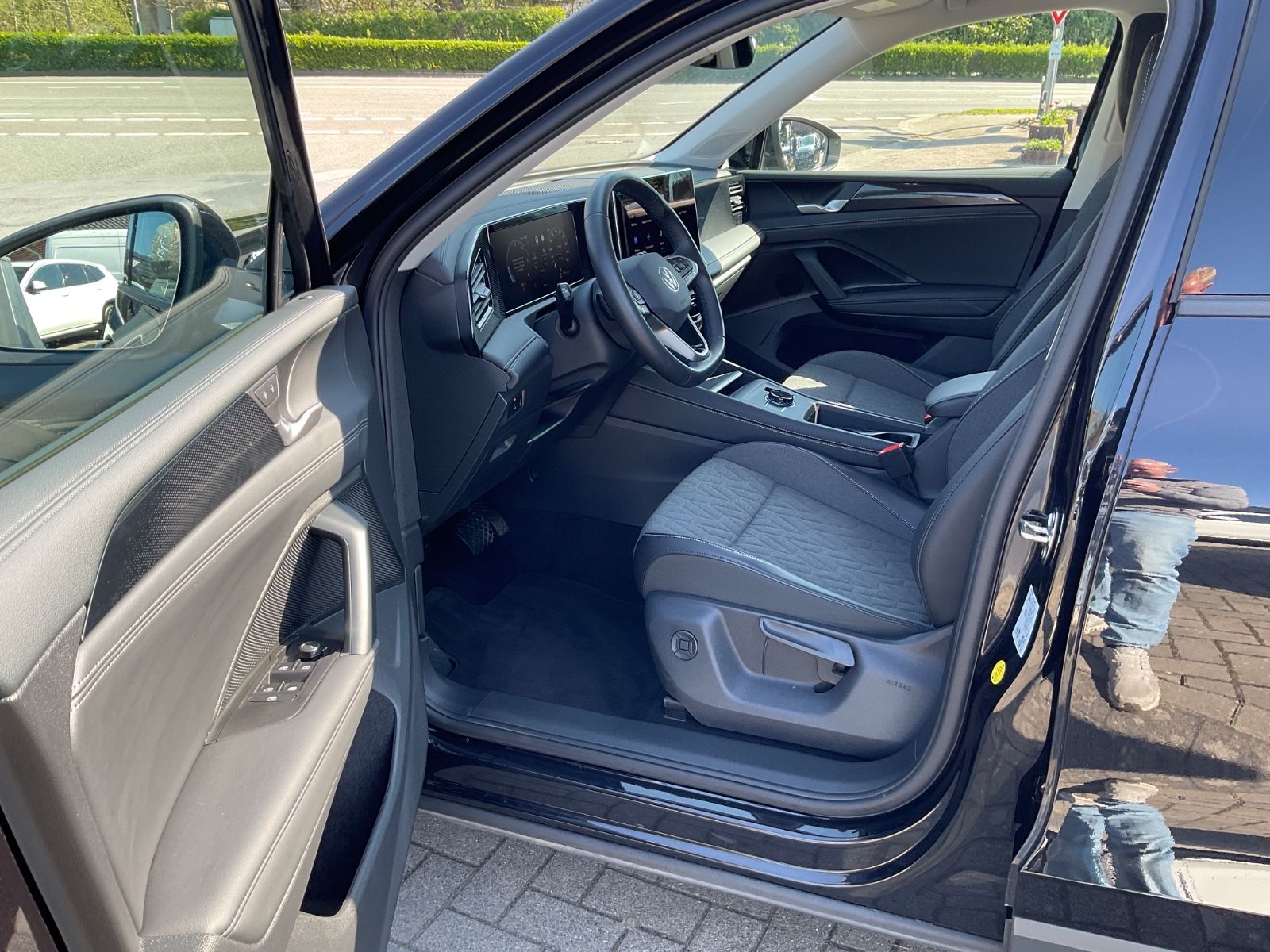 Fahrzeugabbildung Volkswagen Tiguan 2.0 TDI DSG Life,AHK,ACC,LED,Kamera