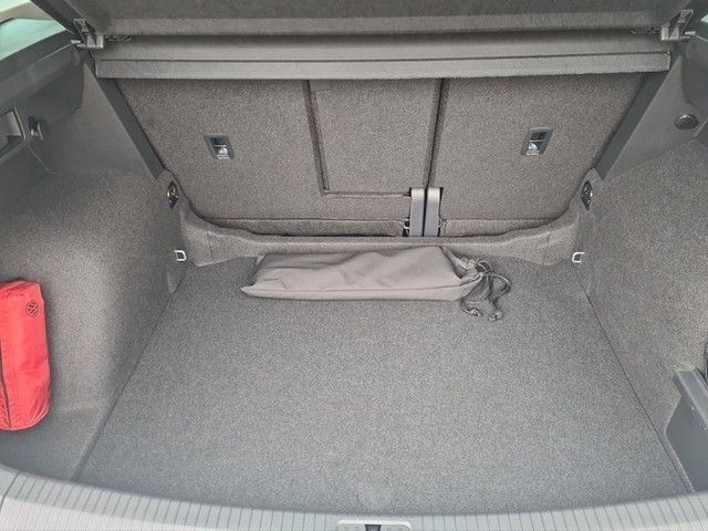 Fahrzeugabbildung Volkswagen Tiguan TDI Urban-Sport DSG 4M R-Line LED AHK Nav