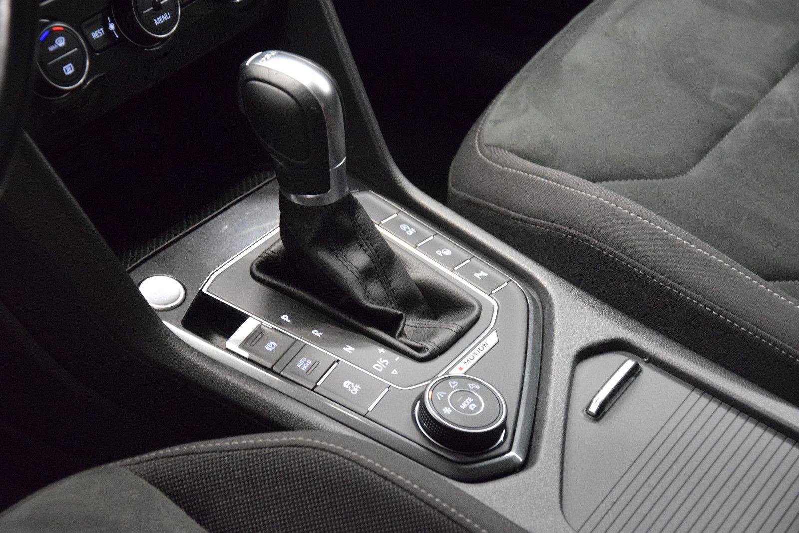 Fahrzeugabbildung Volkswagen Tiguan Highline 4Motion AHK el.Heckklappe ACC