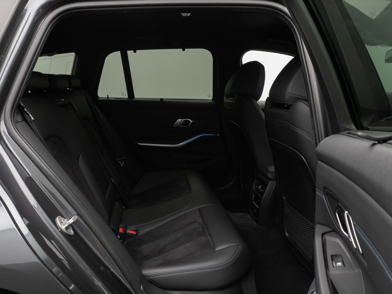 Fahrzeugabbildung BMW 330e  M Sport Kamera DAB HiFi DrivAssist 19Zoll