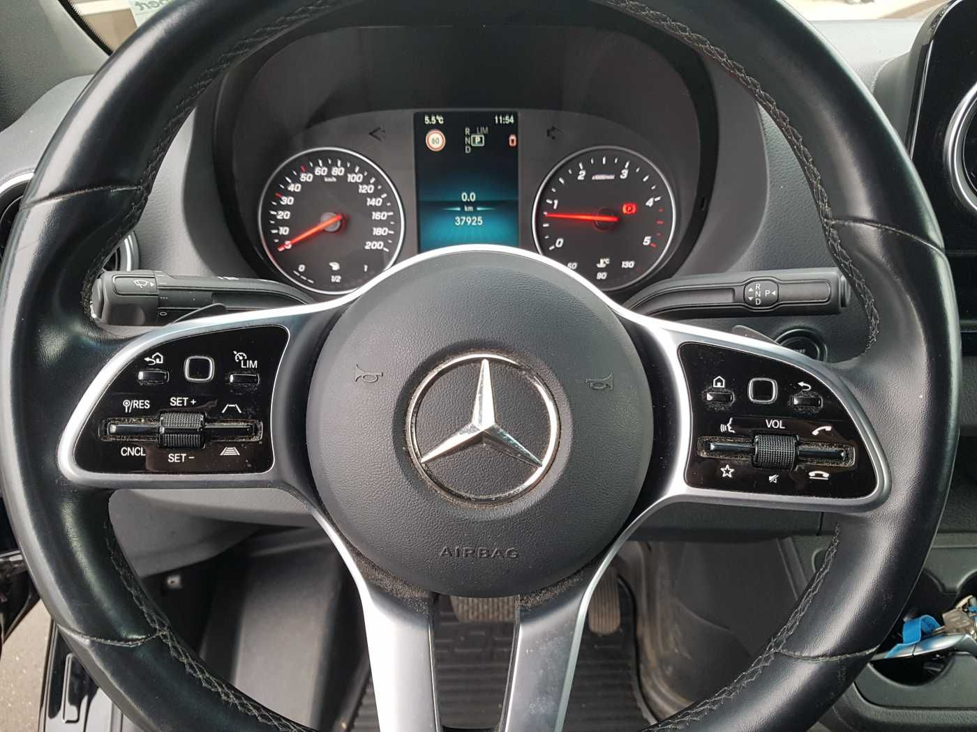 Fahrzeugabbildung Mercedes-Benz Sprinter 319 CDI 3665 9G Koffer AHK3,5 LED Stdh