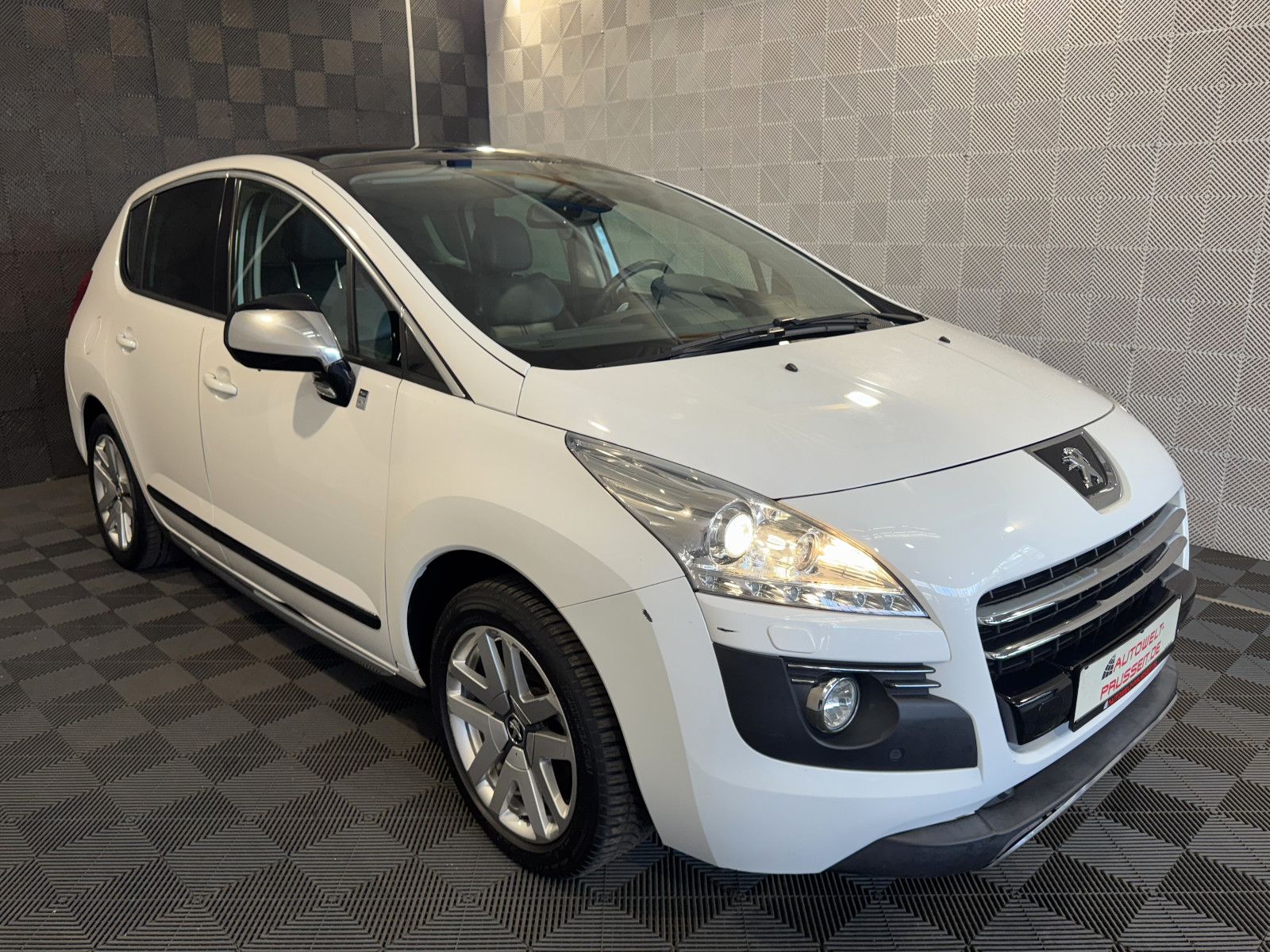 Gebrauchtwagen Peugeot 3008 3008 Hybrid4*LEDER*HUD-SHZ-PANO-PDC H.-MWST 19% in Horb am Neckar