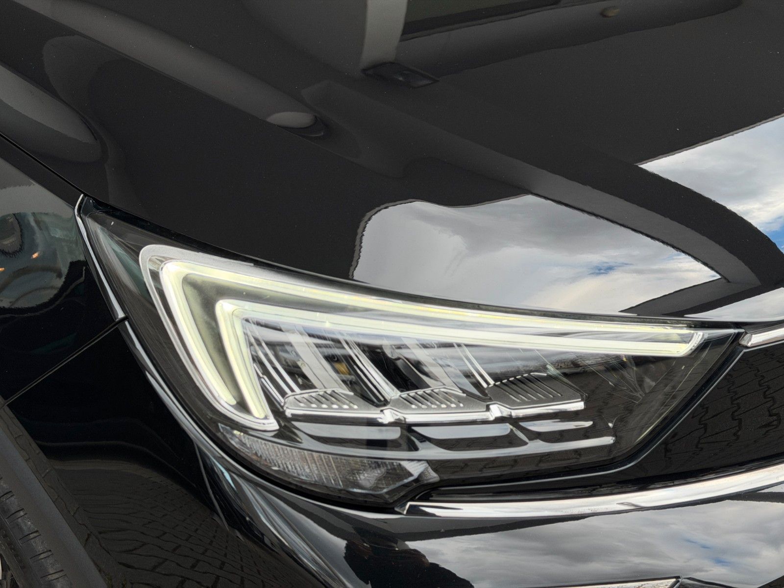 Fahrzeugabbildung Opel Crossland Elegance 110PS NAVI/Kamera/LED!