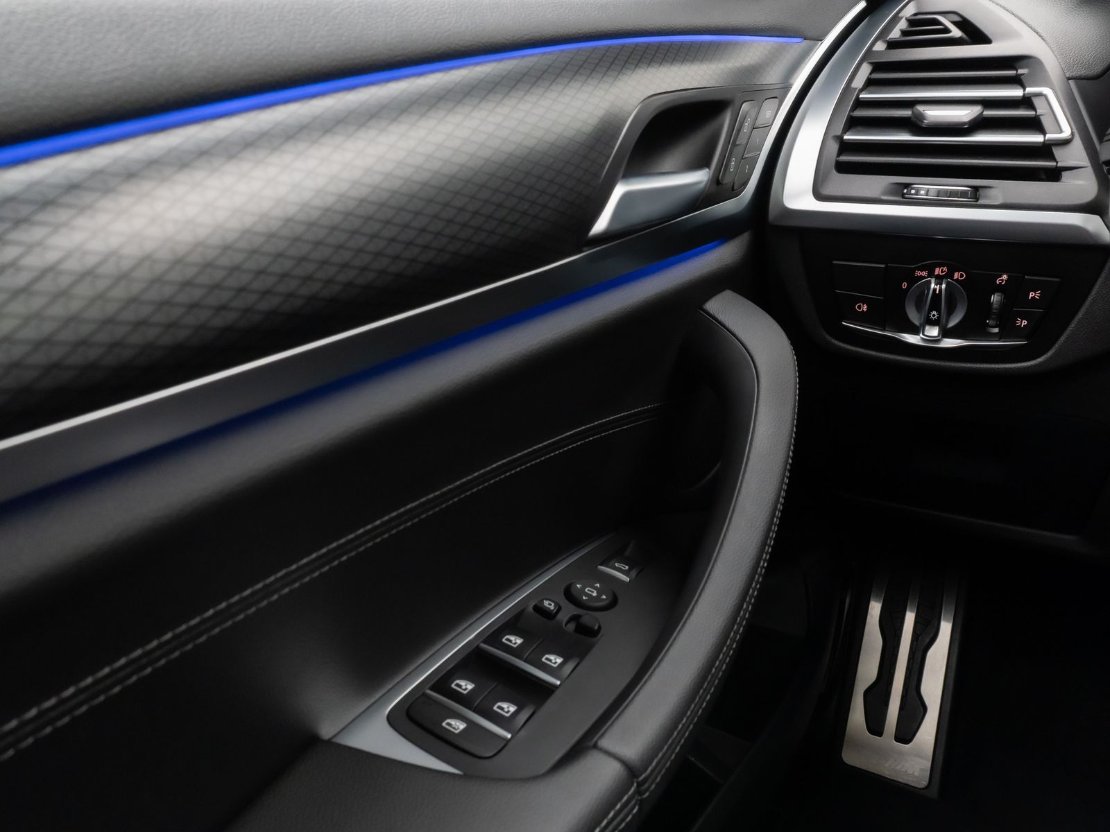 Fahrzeugabbildung BMW X3 xD20i M Sport Panorama 360°DAB Komfort 21Zoll