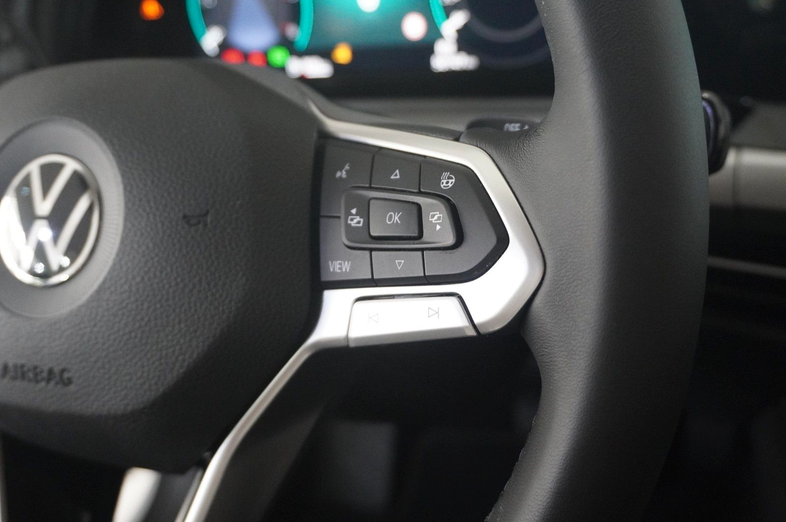 Fahrzeugabbildung Volkswagen Golf VIII Lim. 2.0 TDI LIFE DSG NAVI/LED/VIRTU.