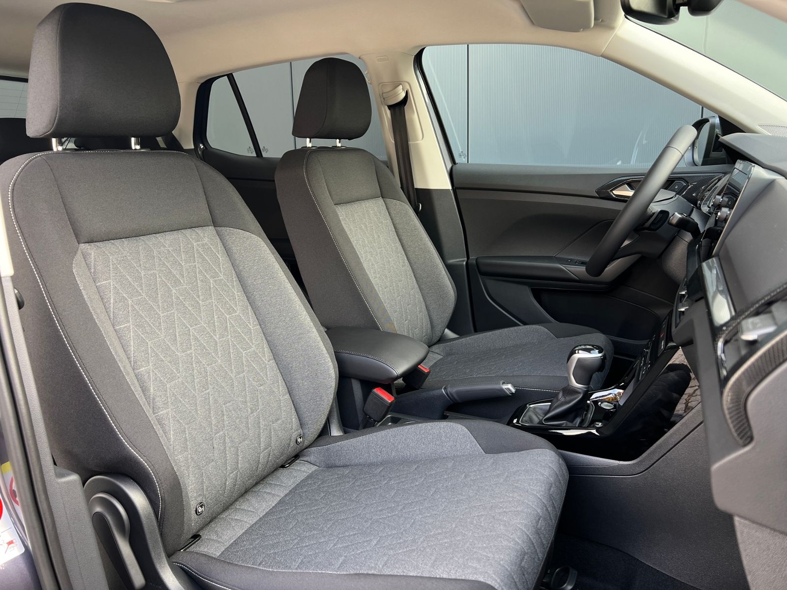 Fahrzeugabbildung Volkswagen T-Cross Life 1.0 TSI DSG *IQ.Light, Climatronic,