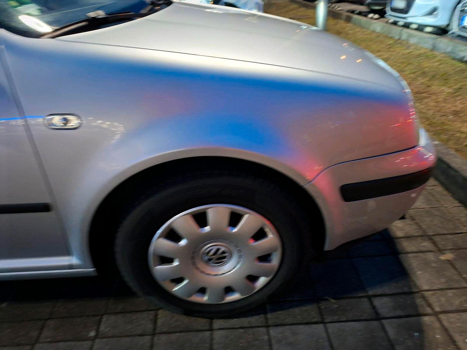 Volkswagen Golf 2005 — rear view