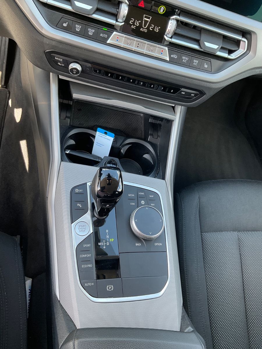 Fahrzeugabbildung BMW 320d xDrive Touring,AHK,LED,Navi,VirtualCockpit