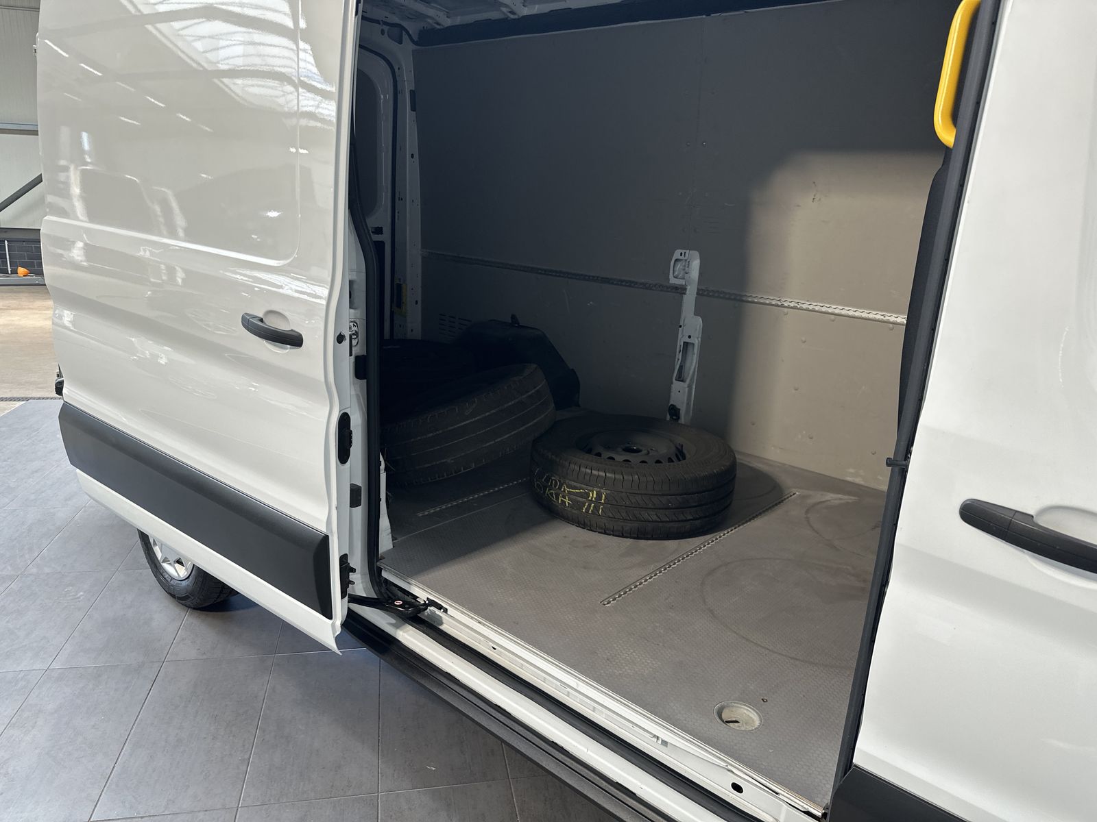 Fahrzeugabbildung Ford Transit 310 L3H2 KLIMA+PDC+DAB+TEMPOMAT