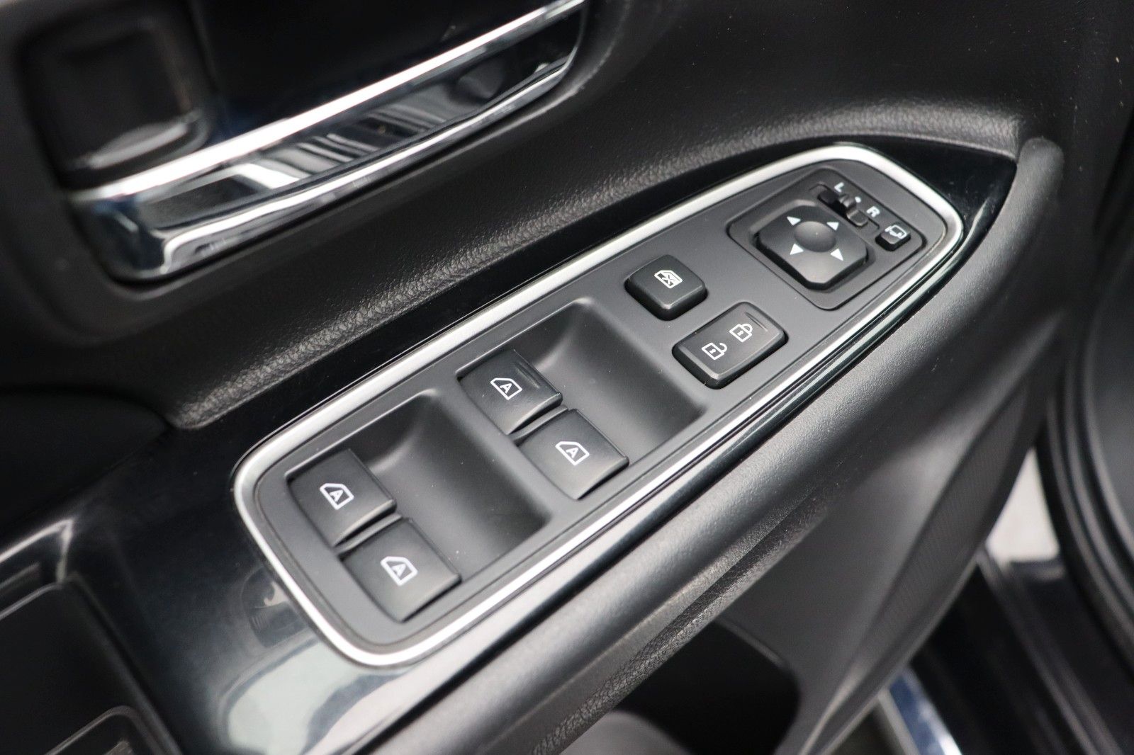 Fahrzeugabbildung Mitsubishi Outlander PHEV 2.4 Basis 4WD