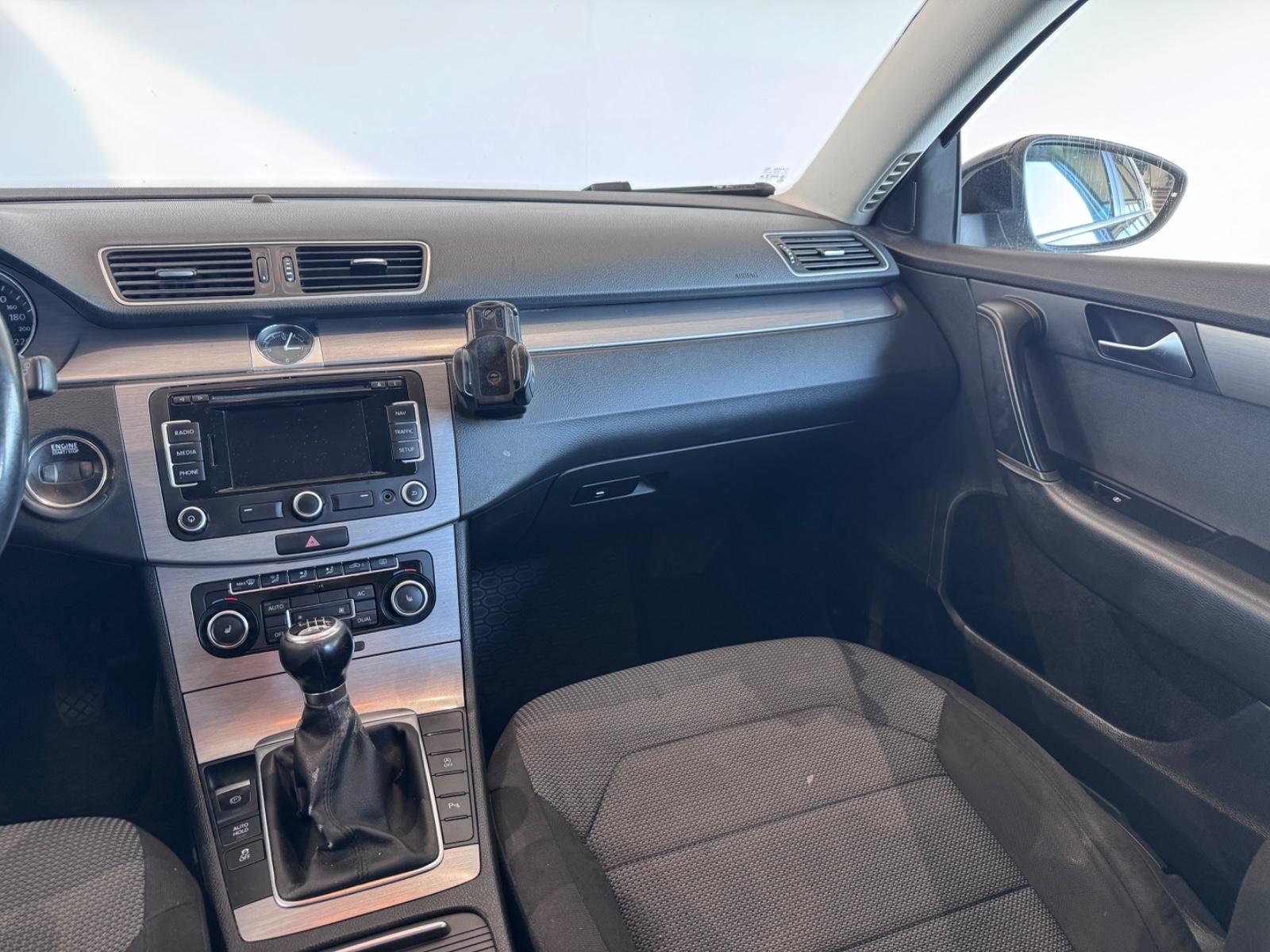 Volkswagen Passat 2010 — photo 23