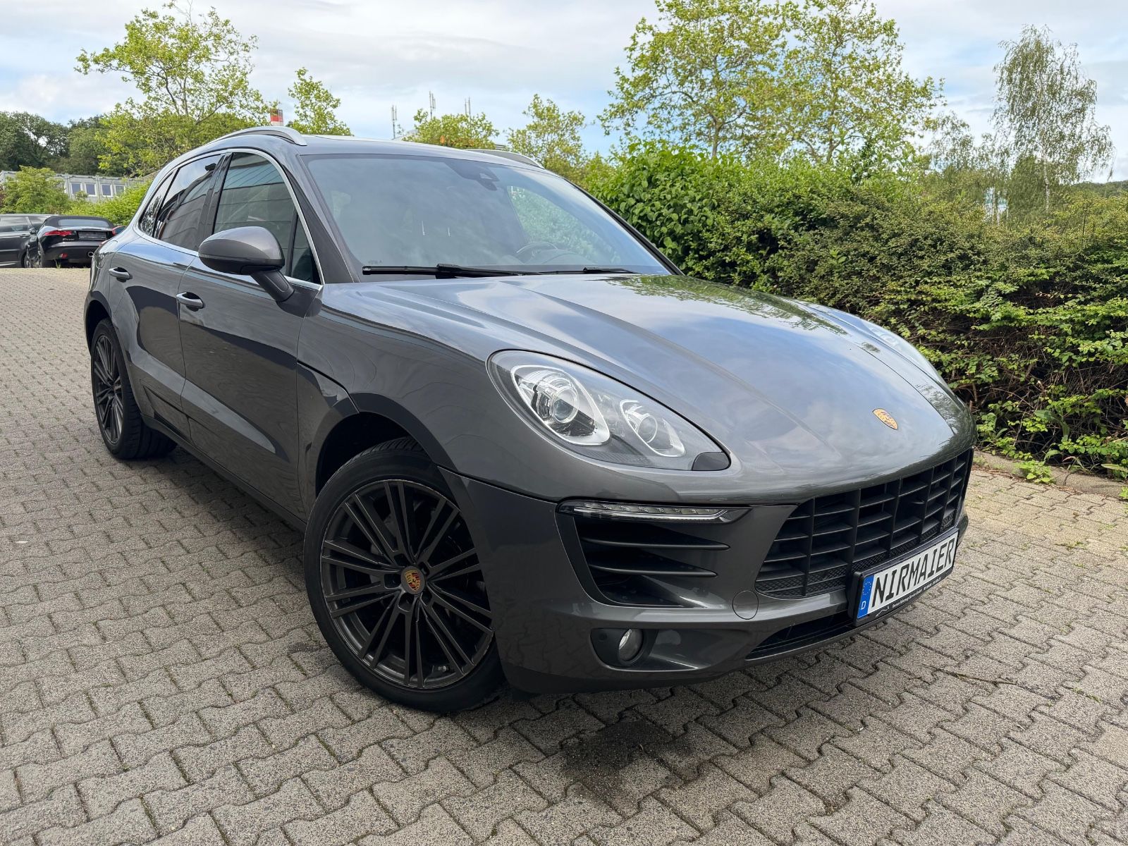 PORSCHE Macan