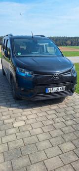 Toyota Proace City 1,2-l-Turbo 96kW L2 Executive Au... - schwarze Toyota PROACE CITY