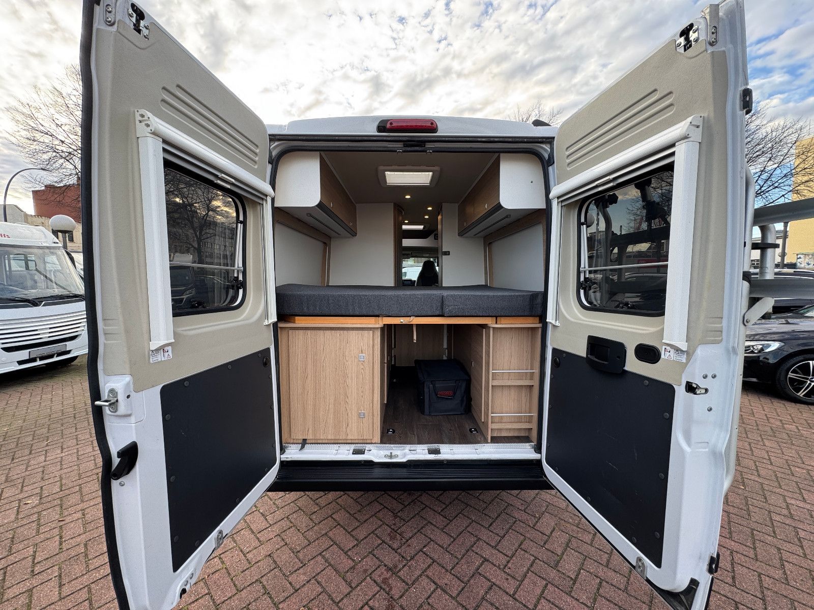 Fahrzeugabbildung Sunlight Cliff 640 FIAT EINZELLBETTEN TV KAMERA 18 ZOLL