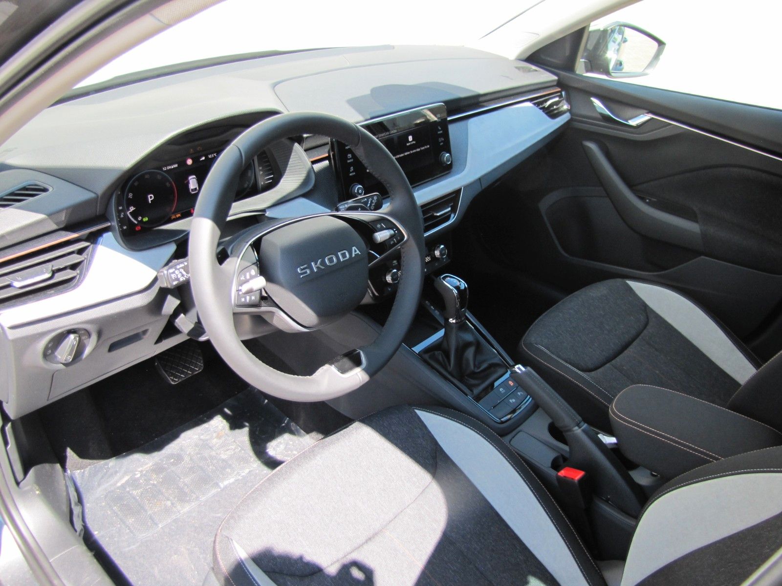 Fahrzeugabbildung SKODA Scala Tour 1.5l TSI 150PS 7-Gang DSG