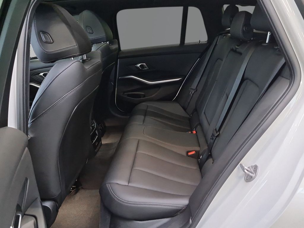 BMW 320 d M-Sport LED Head-Up HiFi DAB RFK AHK Pano u