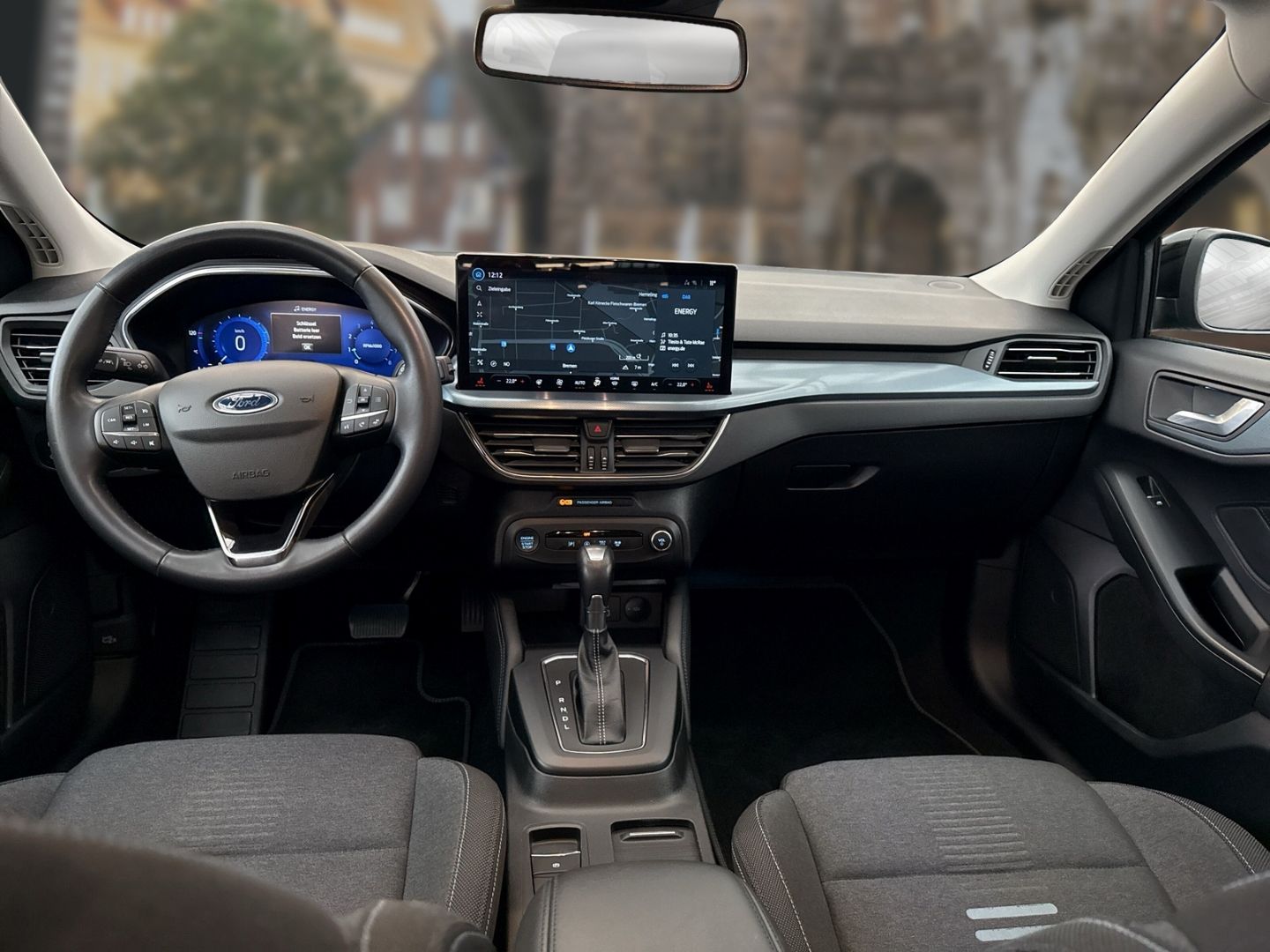 Fahrzeugabbildung Ford Focus Turnier Active X Automatik AHK schwenkbar