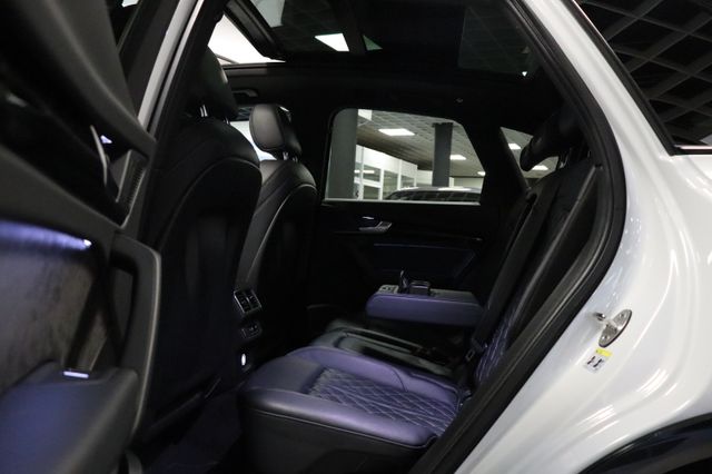 Fahrzeugabbildung Audi Q5 40 TDI Quattro S line Competition|PANO| 360°|