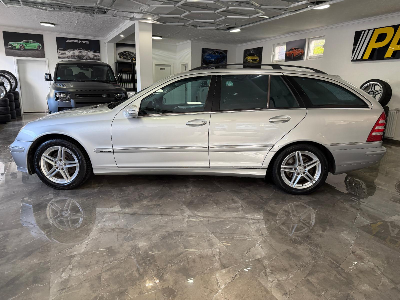 Mercedes-Benz C180 2004 — rear view