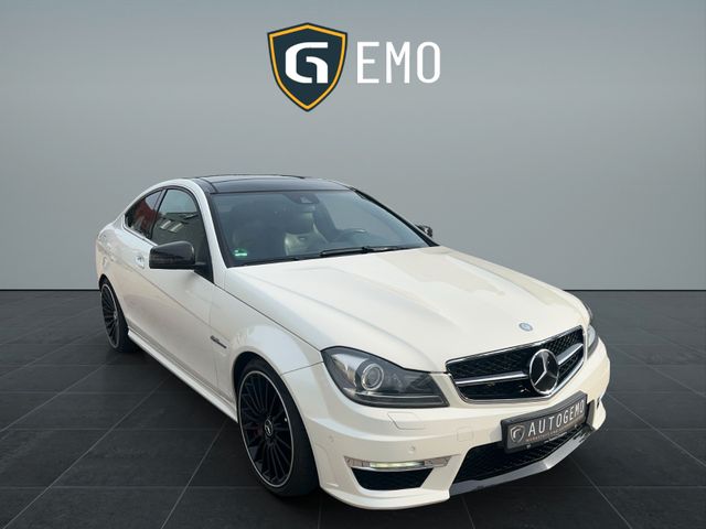 Mercedes-Benz C63 AMG COUPE *PERFORMANCE *DRIVERS*SOUND*PANO*