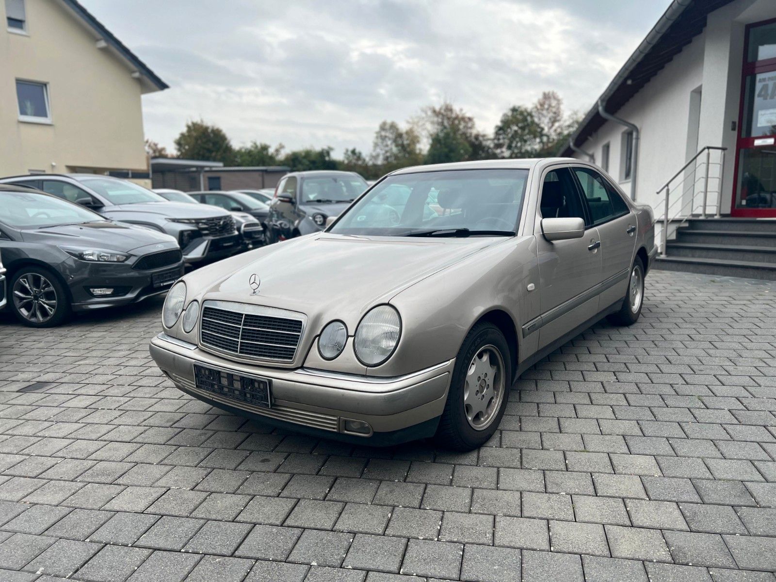 Mercedes E 230 - 1