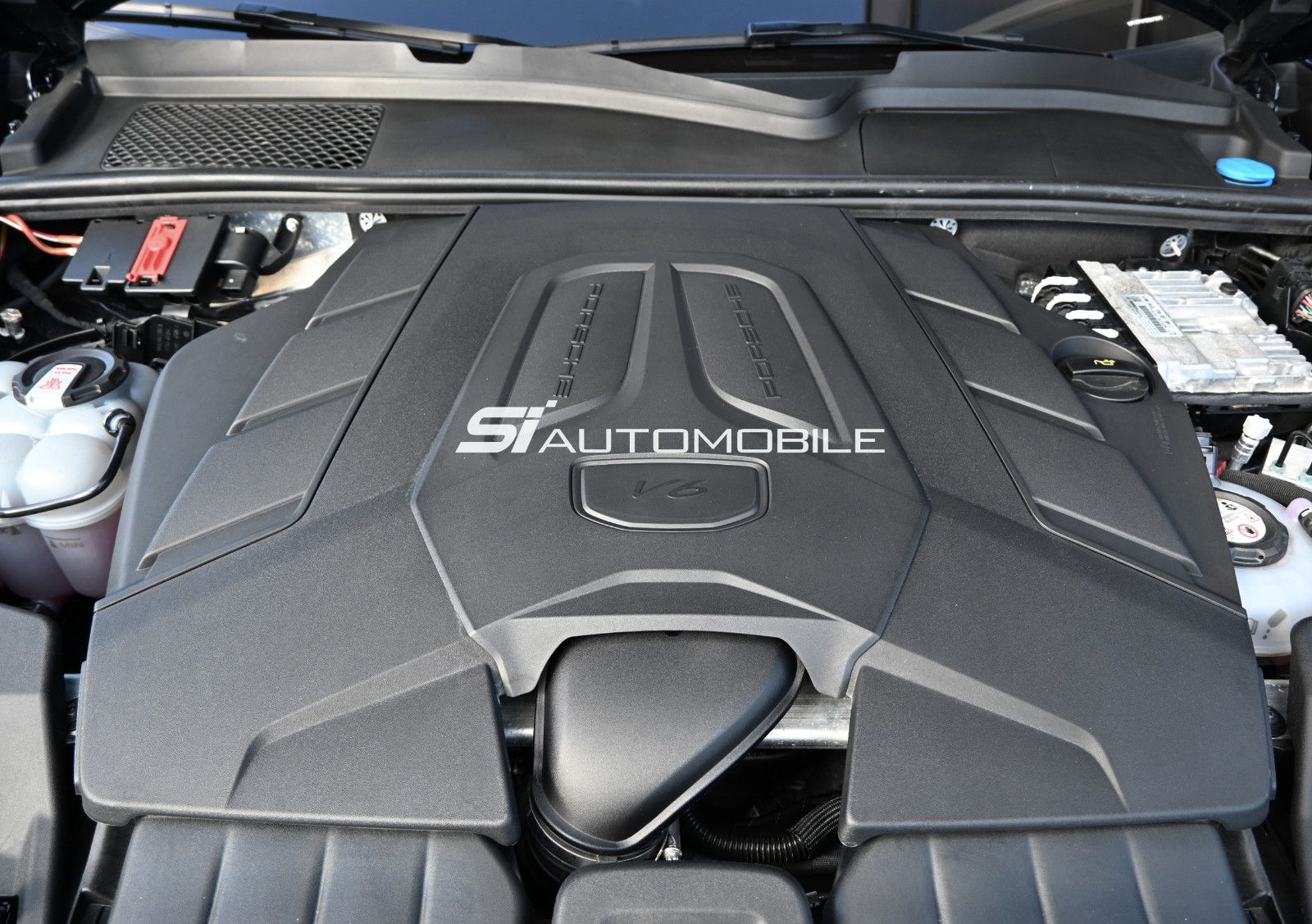 Fahrzeugabbildung Porsche Cayenne E-Hybrid SPORT DESIGN °UVP 156.695€°PDCC