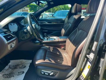 BMW 750 - 10