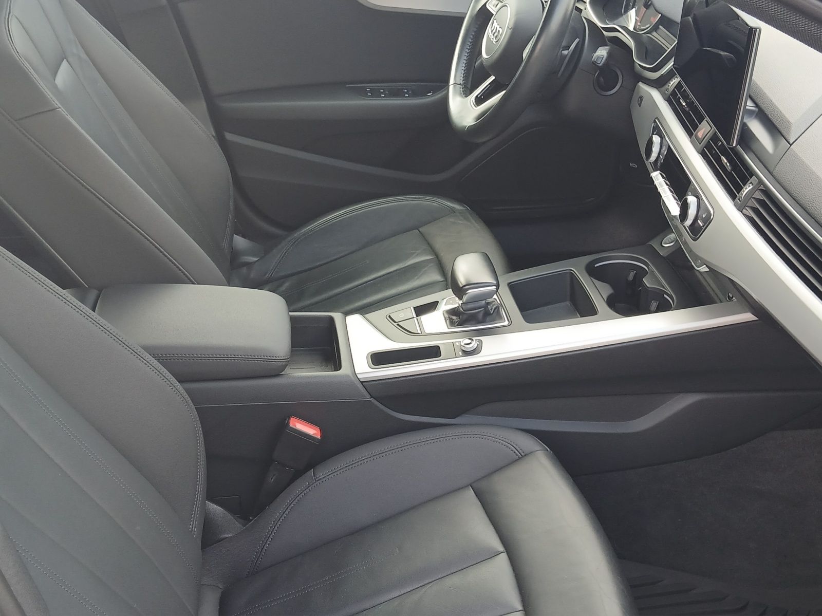 Fahrzeugabbildung Audi A4 Avant 35 TFSI advanced S-tronic LED Navi Lede