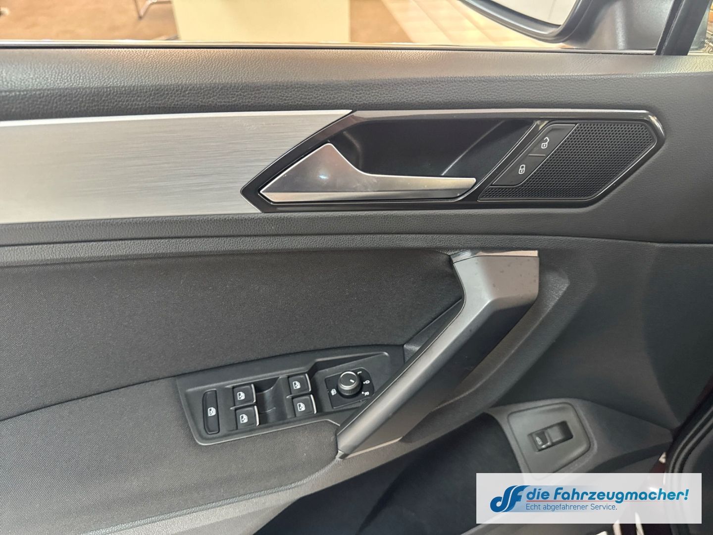 Fahrzeugabbildung Volkswagen Tiguan Comfortline BMT Start-Stopp 4Motion Navi