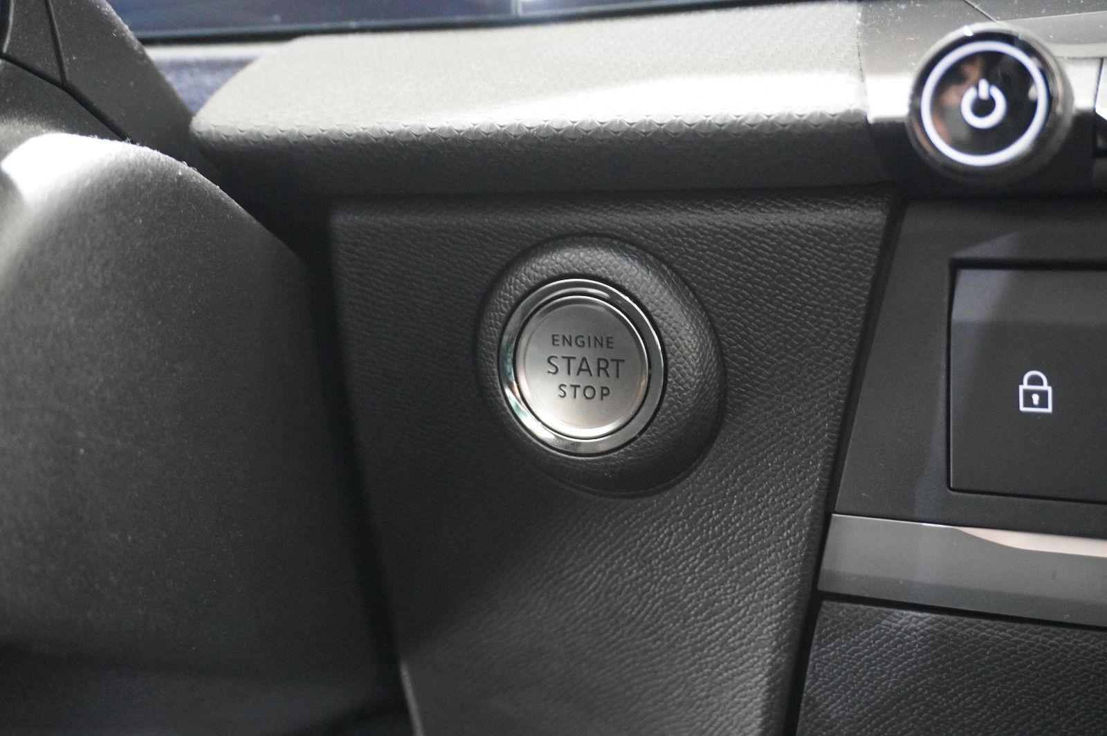 Fahrzeugabbildung Opel Astra L Lim. 1.6 HYBRID ELEGANCE NAVI/LED/KAMERA