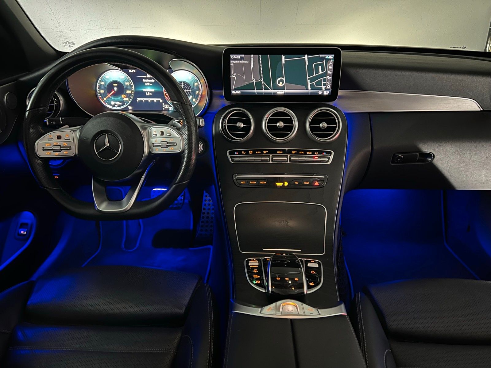 Fahrzeugabbildung Mercedes-Benz C 300 Cabrio AMG-LINE/VRTL COCPIT/360*/BURMESTER