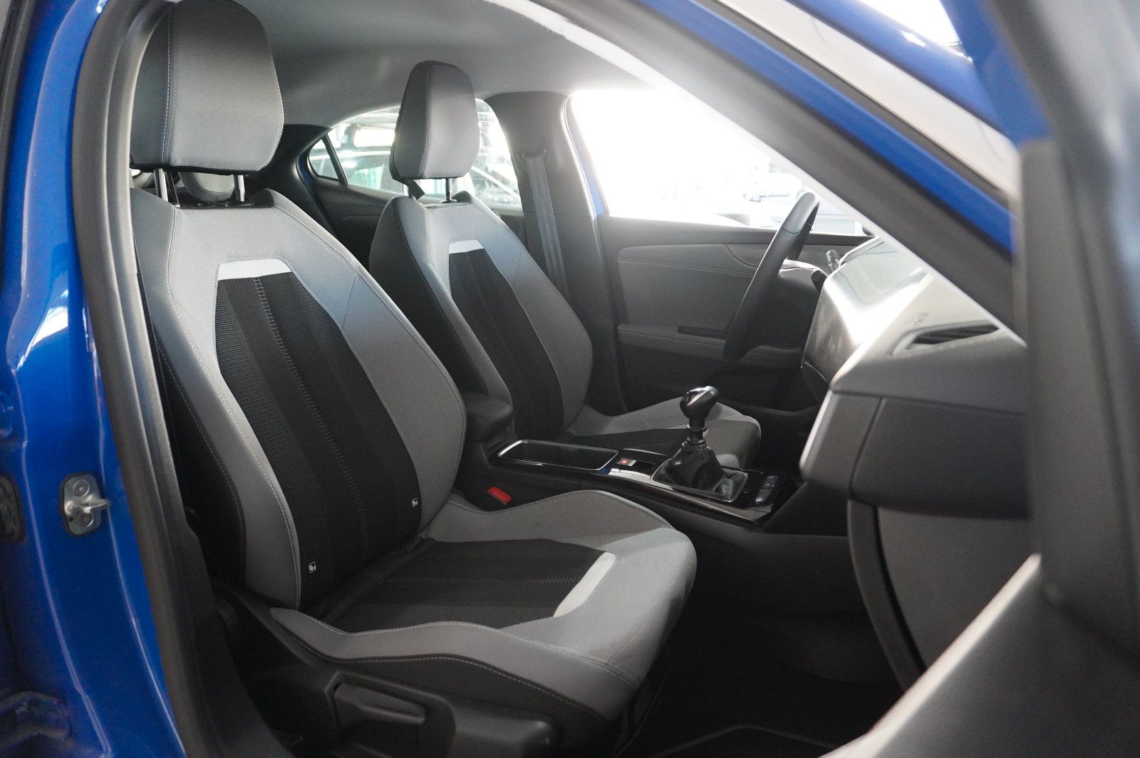 Fahrzeugabbildung Opel Mokka ELEGANCE 1.2T NAVI/LED/KAMERA/SPORT/SH/DAB