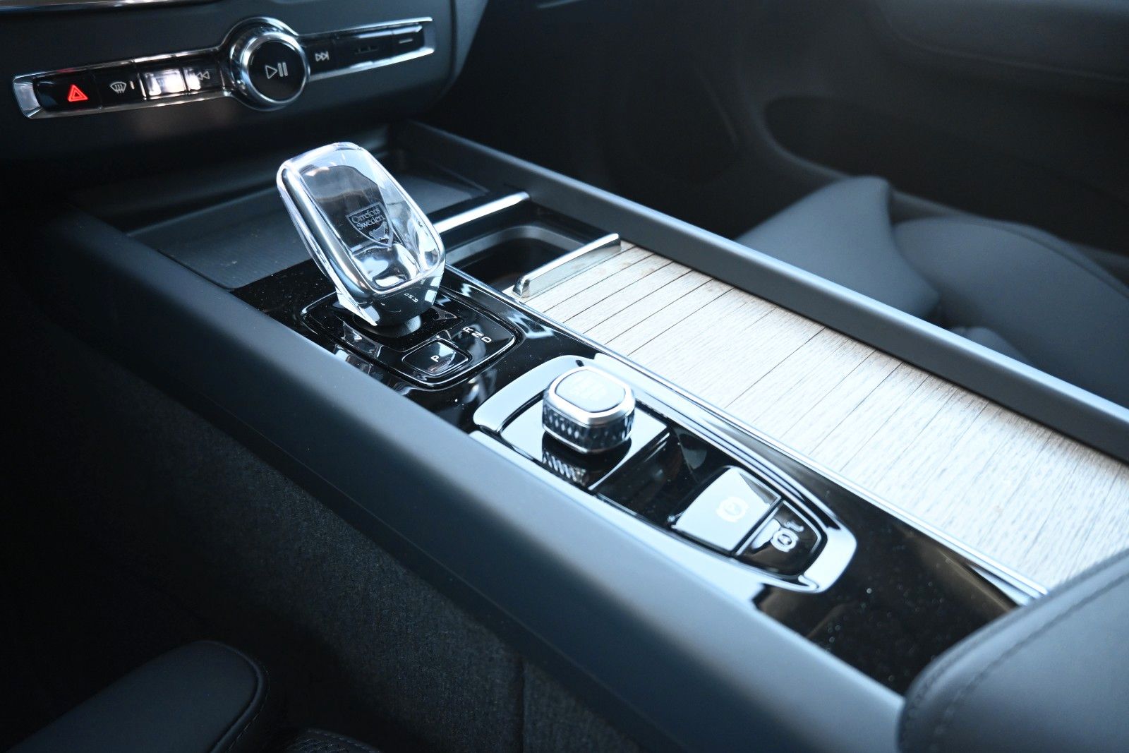 Fahrzeugabbildung Volvo XC60 T6 Plug-in Hybrid AWD Plus Bright*360°*ACC