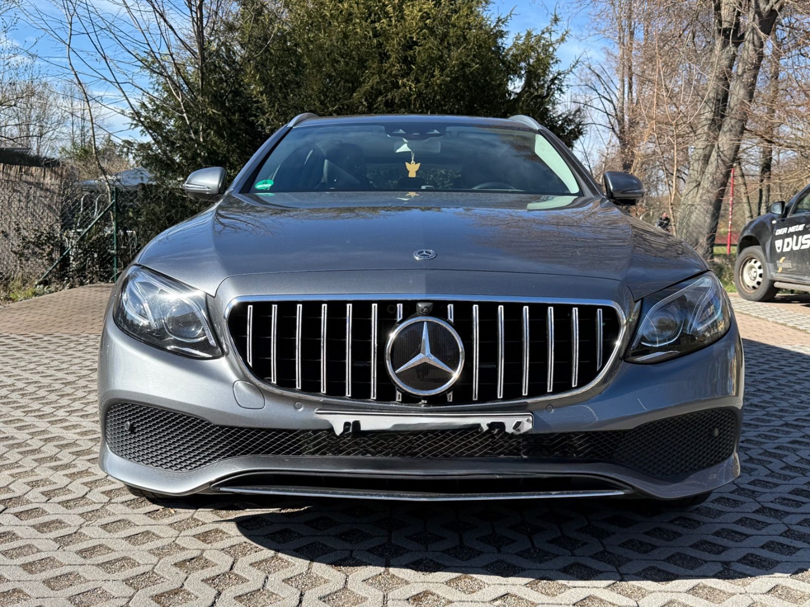 MERCEDES-BENZ E 220 d T Autom. -