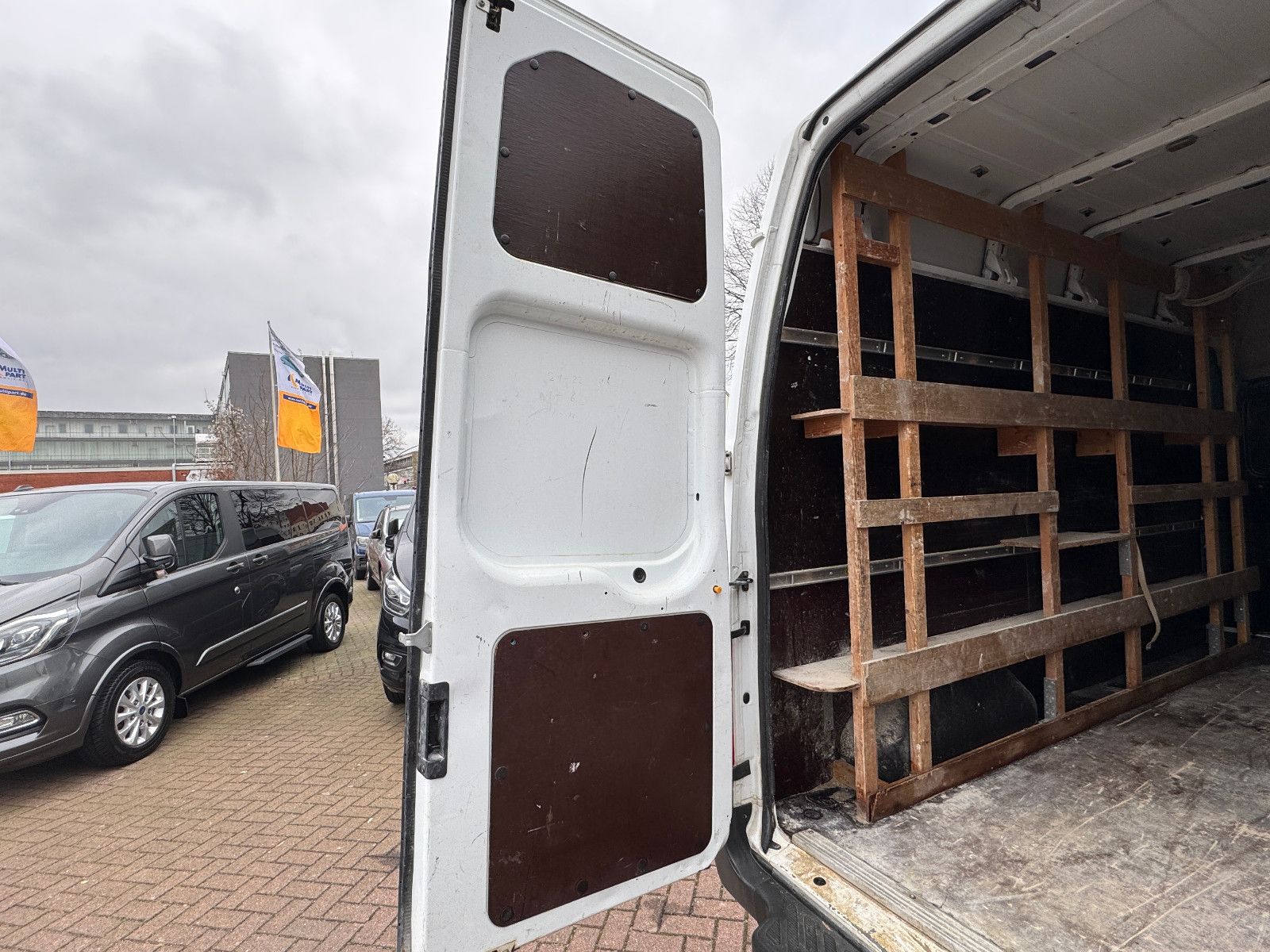 Fahrzeugabbildung Ford Transit Kasten FT 350 HOCH & LANG KLIMA H.REGALE