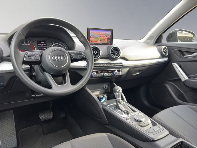 Q2 35 1.5 TFSI S-tronic PDC SHZ NAVI AHK LED
