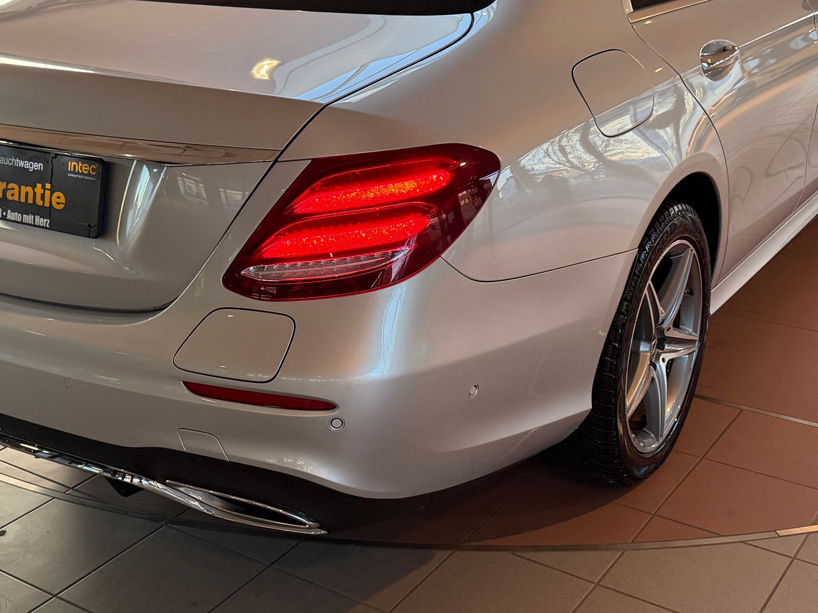 Fahrzeugabbildung Mercedes-Benz E 300 de/AMG/HEAD-UP/VIRTUAL/AMBIENTE/BURMESTER/