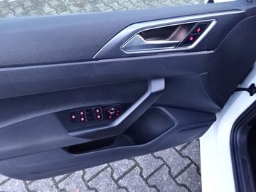 Fotografie 27 des VW Polo 1.0 TSI Highline *Navi*el.Sp.ankl.*ACC*Clim