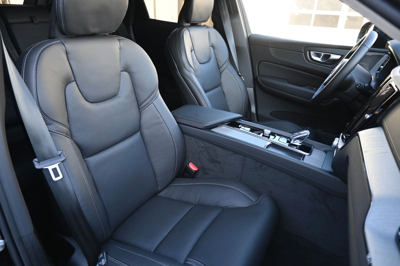 Fahrzeugabbildung Volvo XC60 B5 AWD Ultra Dark*LUFT*360°*ACC*AHK