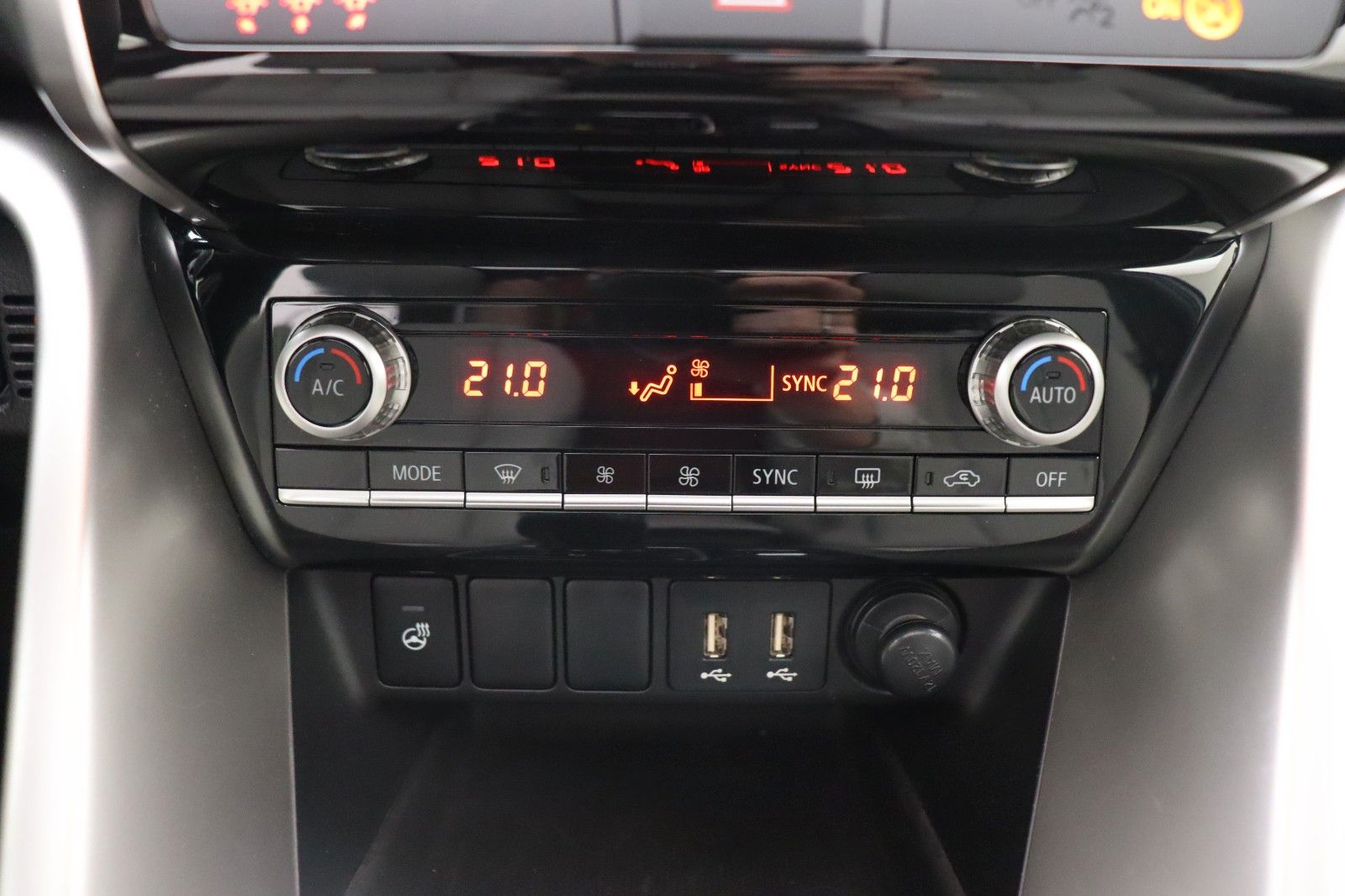 Fahrzeugabbildung Mitsubishi Eclipse Cross 2.4 PHEV Top 4WD PANO ACC LED