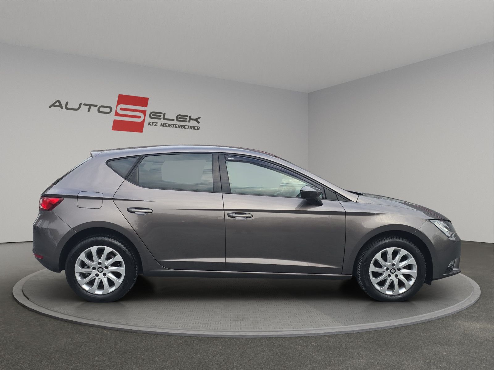 Fahrzeugabbildung SEAT Leon Style Diesel DSG-AUTOMATIK Temp PDC Klima