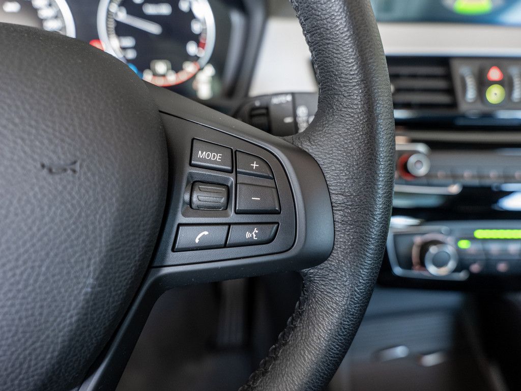 BMW X1 sDrive18d FACEL. PANO AHK NAVI SHZ PDC KLIMA foto 15