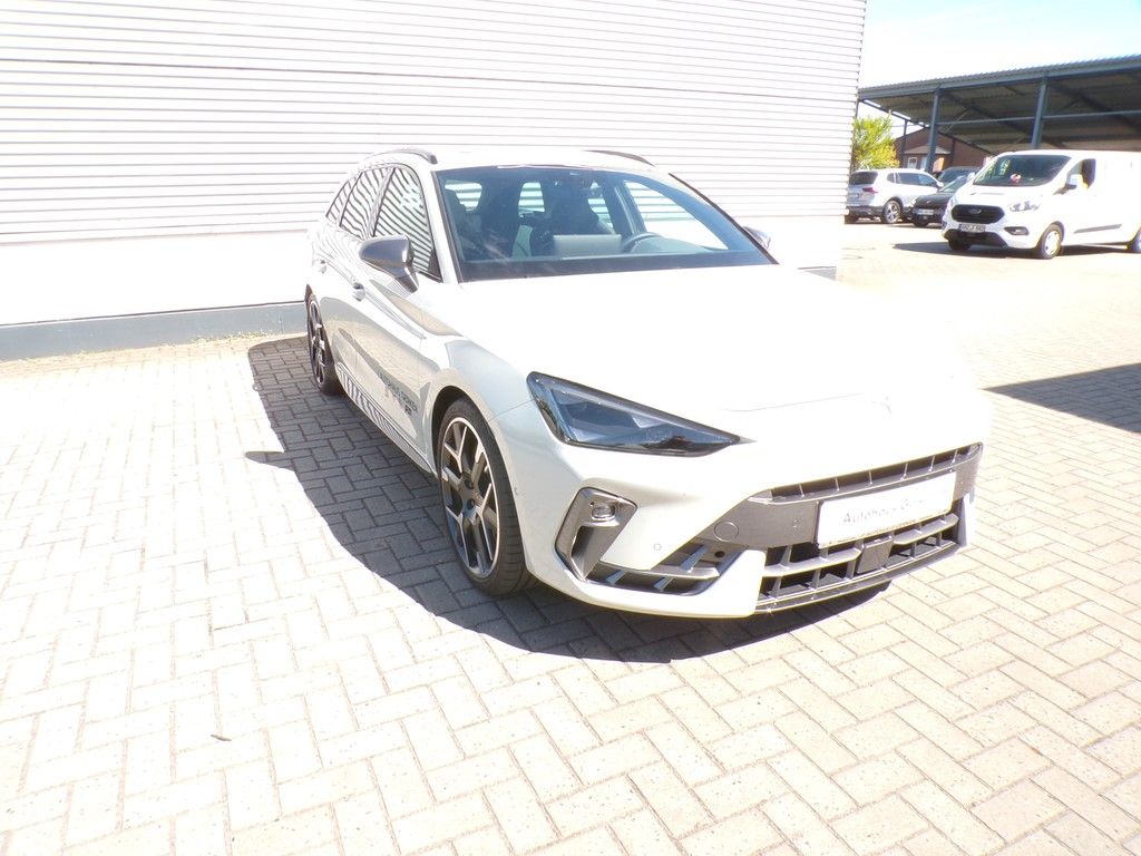 Fahrzeugabbildung CUPRA Leon Sportstourer VZ 1.5 eHybrid DSG Extreme