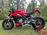 Ducati Streetfighter V4s
