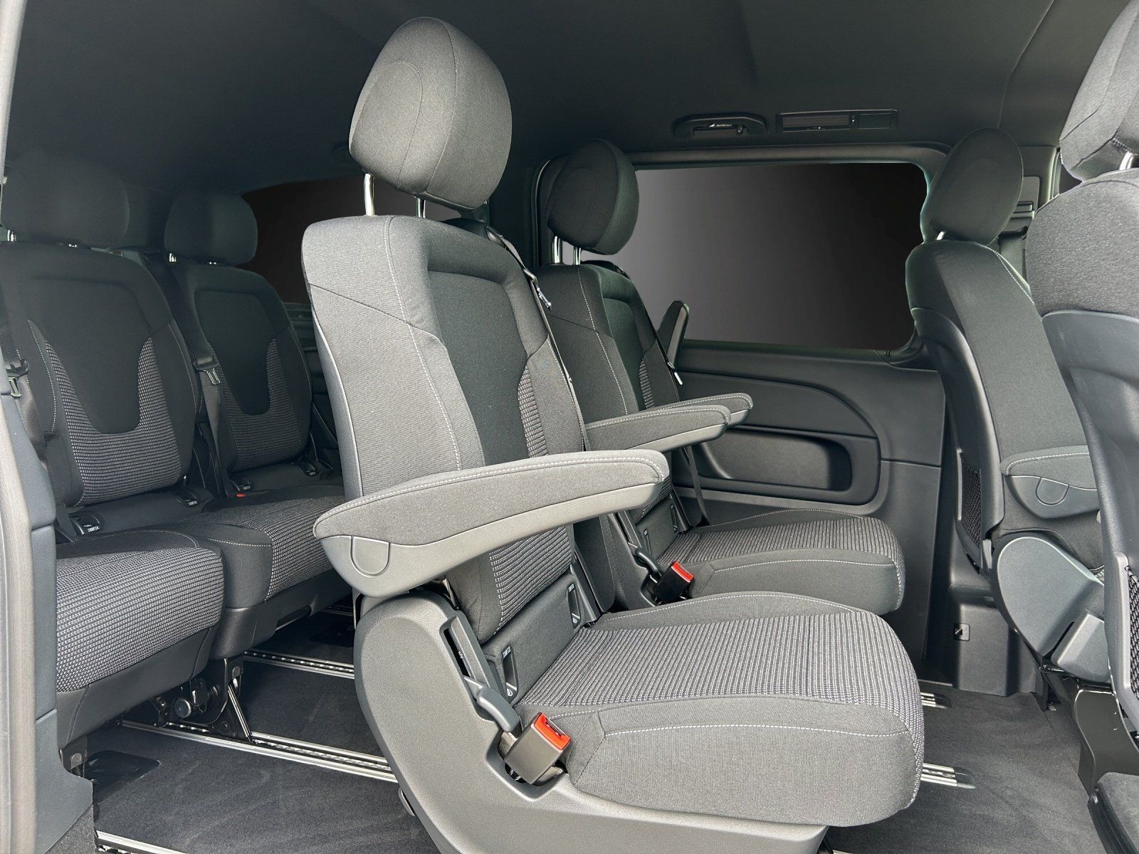 Fahrzeugabbildung Mercedes-Benz V 300 d STYLE lang MBUX DISTRO SHZ 360°