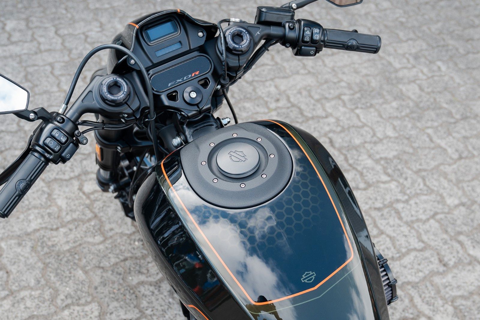 Fahrzeugabbildung Harley-Davidson FXDRS 114 CUI - KESSTECH - SEITLICHER KZH