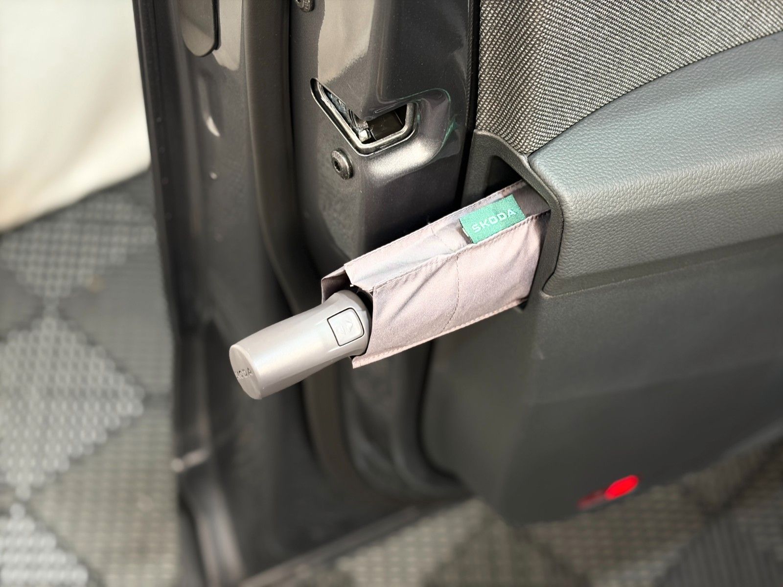 Fahrzeugabbildung SKODA Kodiaq Selection / 7Si / AHK / Matrix / 360°