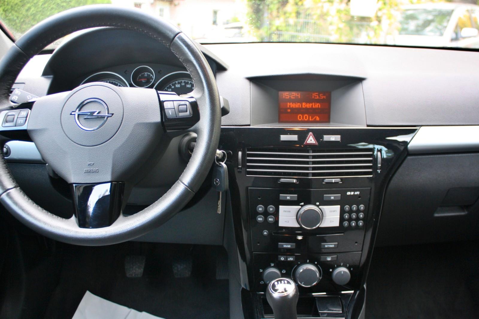Opel Astra 2010 — photo 10
