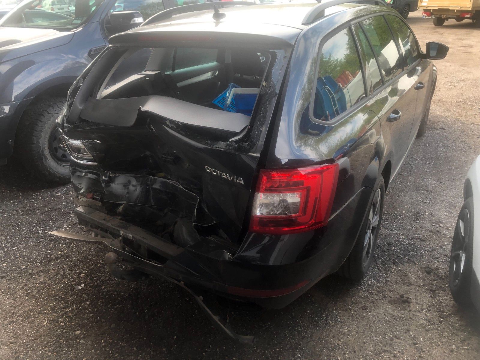 Fahrzeugabbildung SKODA Octavia Combi Ambition Unfallschaden